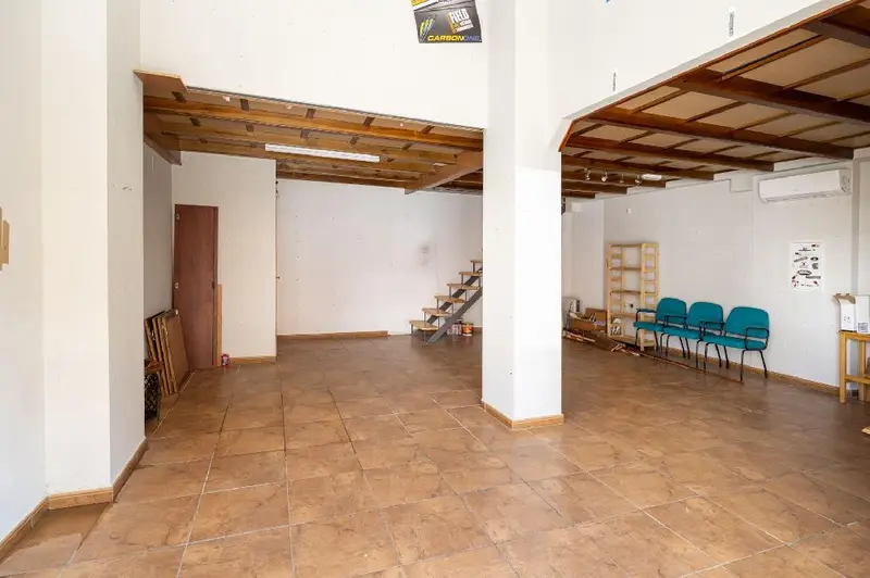Venta Local Comercial Granada 55m2 Altillo 41m2