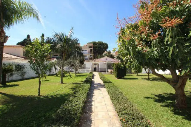 Villa en Benalmádena Costa con Piscina y Trastero
