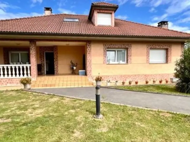 Chalet en Oviedo con Jardin y Garaje
