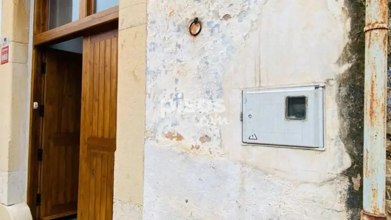 Chalet en Venta en Xert: Amplia Casa con Altillo y Bodega