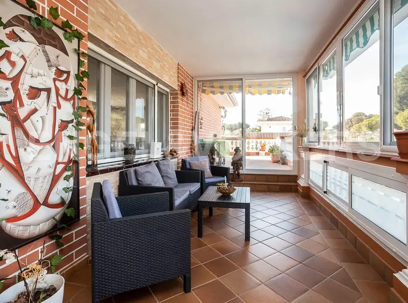 Chalet en venta en Cunit Tarragona con jardin y piscina