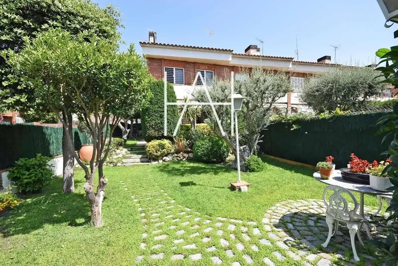 Chalet en venta en El Masnou con jardin y vistas al mar