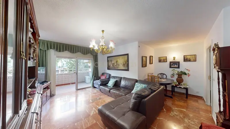 Piso en venta en Malaga centro: 4 dormitorios, 2 baños, patio 50m2