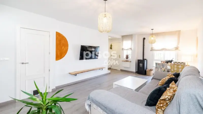 Casa adosada en venta El Jau 3 dormitorios patio reformada