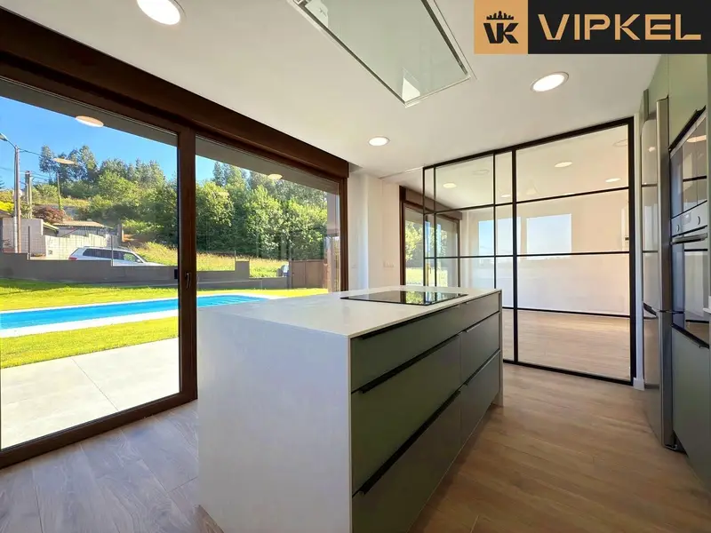 Casa de Obra Nueva en Culleredo con Piscina Privada