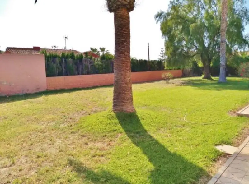 Casa de Campo con 7 Dormitorios y Piscina Privada en Mutxamel