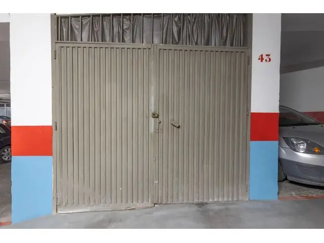 Garaje en Venta Arabial Granada Centro 32m2 Trastero