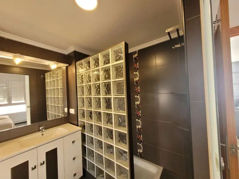 Apartamento en Urbanova con Vistas al Mar Piscina y Pistas Deportivas