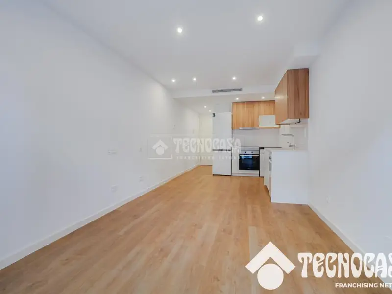 Piso en venta en Trinitat Vella con 2 habitaciones y balcón