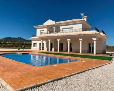 Villas de Lujo en Pinoso:  Modernas y Tradicionales