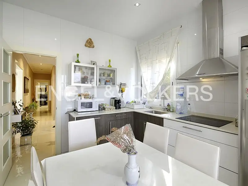 Chalet en Llançà con Apartamento Independiente y Garaje