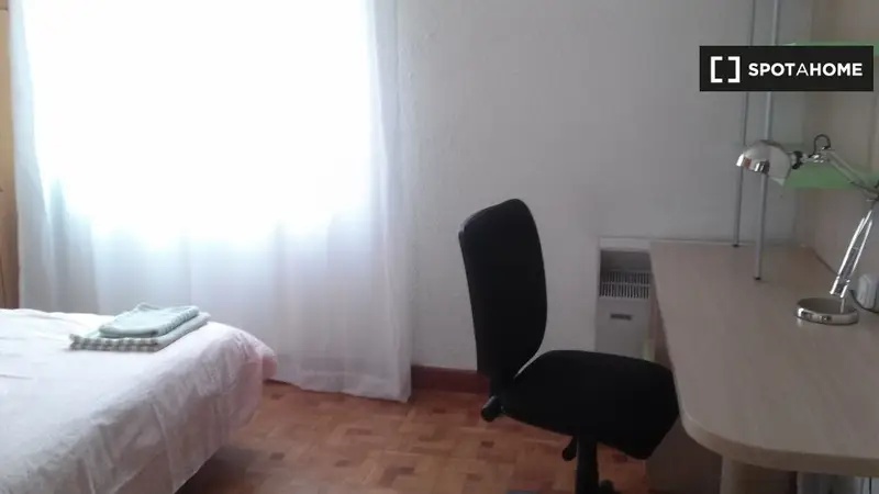 Habitacion piso compartido Pamplona suministros lavadora horno calefaccion