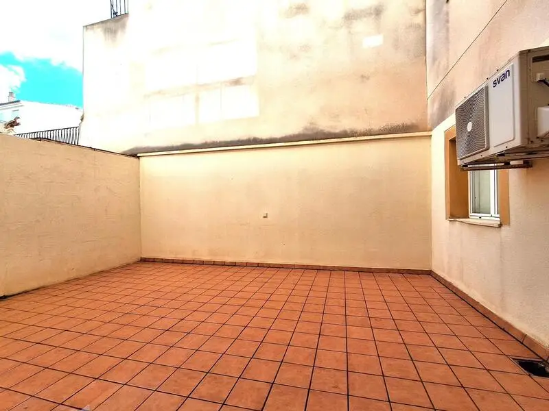 Local Comercial en Porto Cristo: Ideal para Baile, Oficina o Tienda