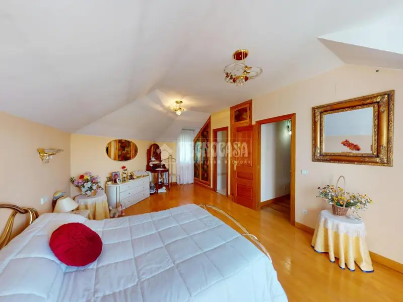 Chalet con Piscina Interior en El Casar