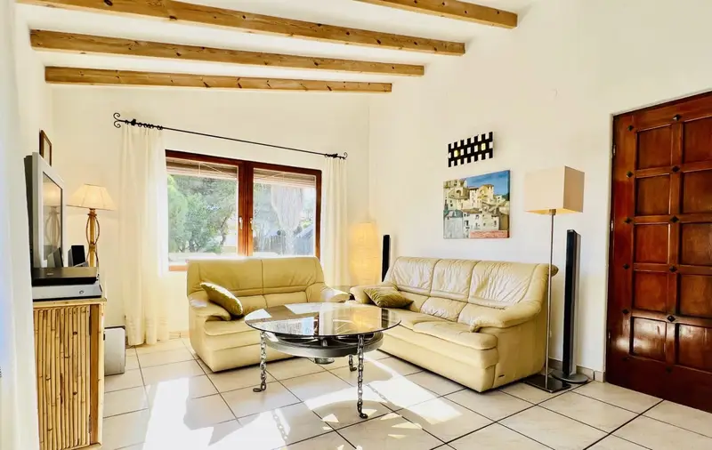 Chalet en Benitachell con Piscina Privada y Vistas al Valle