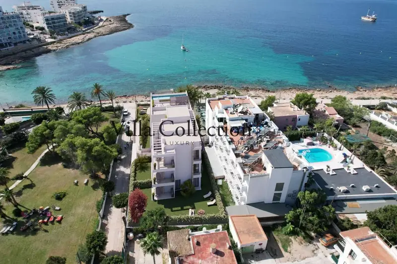 Apartamento en venta en Ibiza con vistas al mar y piscina