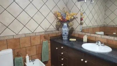 Chalet en Venta en Fraga con Gran Jardin y Garaje