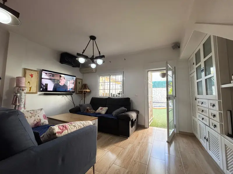 Venta Adosado con Piscina en Guadacorte Los Barrios
