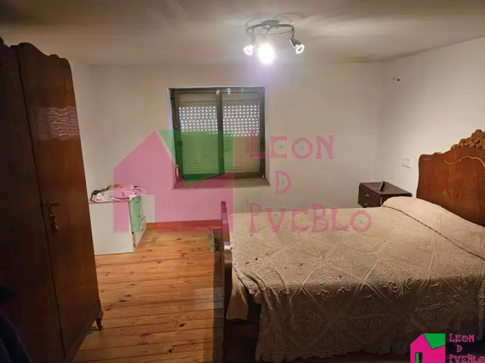Gran Casa de Pueblo para Rehabilitar a 14 km de Le	ón