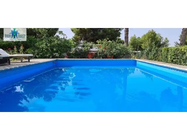 Parcela con Casa y Piscina a 7Km de Albacete