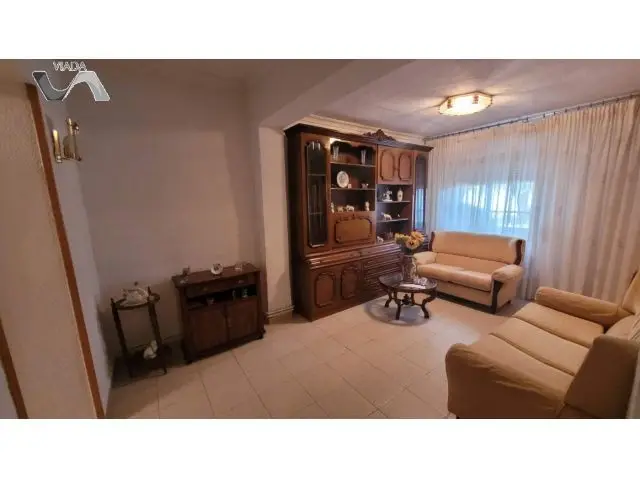 Casa en Venta en Puertollano: 3 Dormitorios, Patio y Calefacci
ón