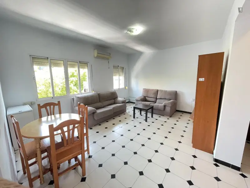 HABITACION DE ESTUDIANTES EN UN PISO DE 4 HABITACIONES