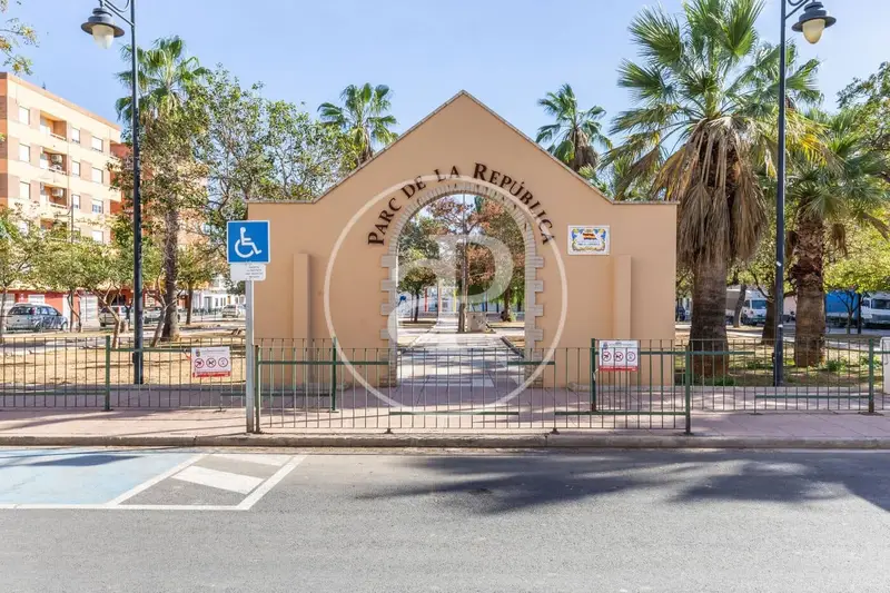 Chalet en Venta en Urbanizacion Los Lagos Alginet Valencia