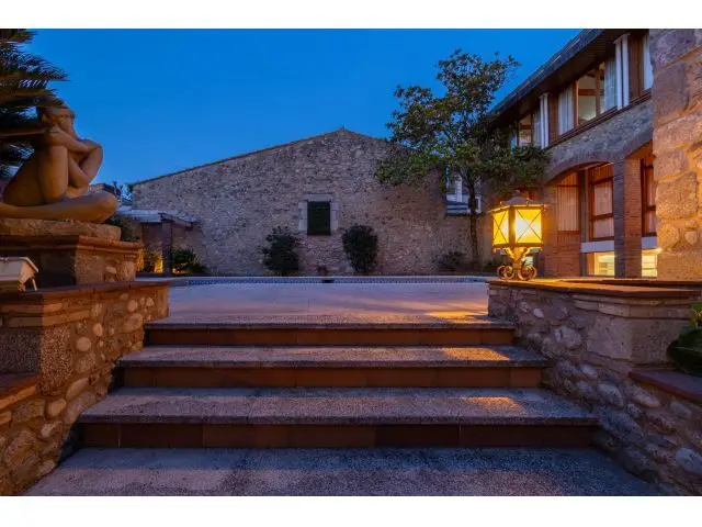 Tres Casas con Patios, Piscina y Capilla en Sant Pere Pescador