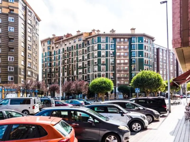 Piso en Venta en Avilés con Garaje y Trastero