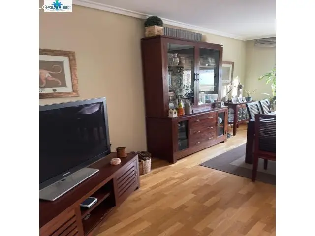 Chalet Adosado de Lujo en Zona Residencial con Piscina