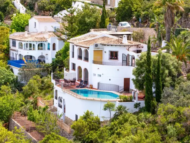 Casa-Villa de 1 Dormitorios alquiler Pegó, España