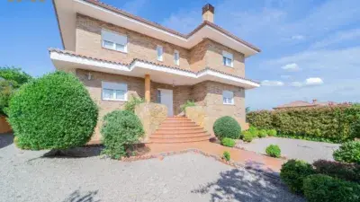 Chalet en venta en Madrid: Lujo y comodidad para familias
