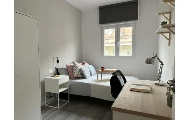 Habitacion en Madrid Calle de Pradales