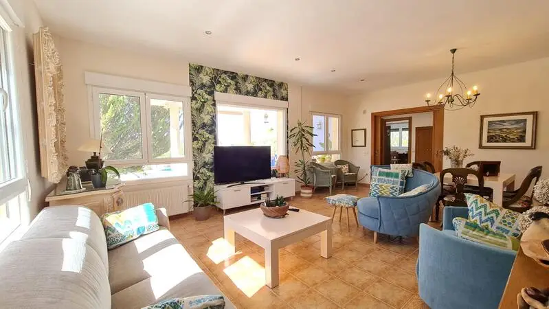 Espectacular Villa de 5 Dormitorios en Venta Yecla Murcia