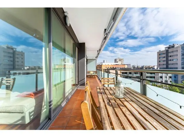 Piso de Lujo en Santa Eulalia Disenado por Oscar Tusquets Blanca