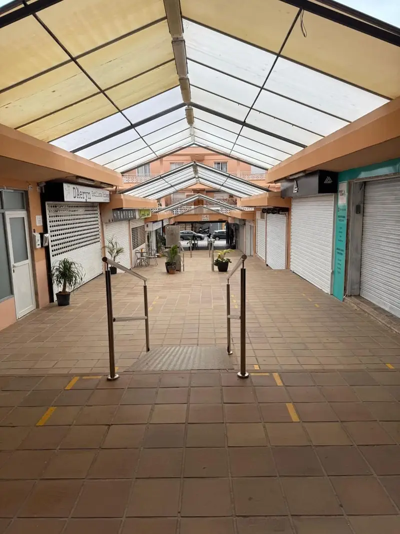 Local Comercial en Alquiler Palmanova Centro Vista Mar