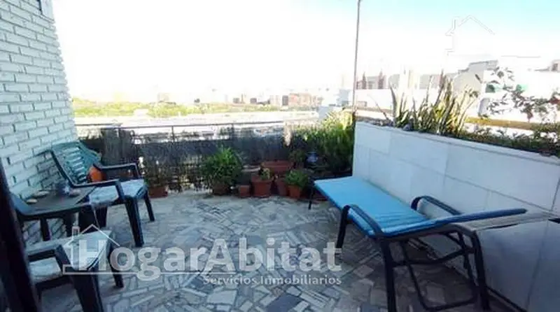 Atico con Terraza y Vistas Despejadas Cerca Estacion
