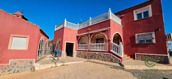 Casa con terreno en Albatera 6 habitaciones 2 baños