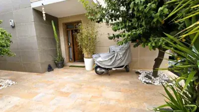 Chalet en Venta en Loja con Piscina y Jardín