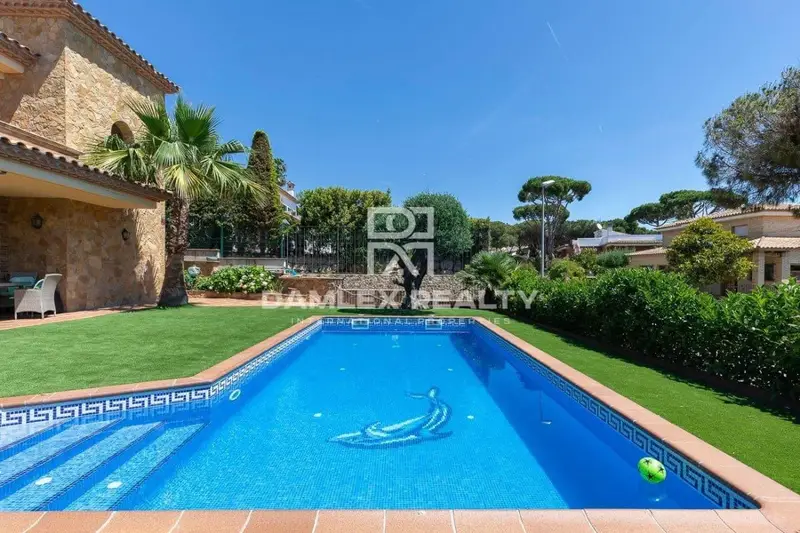 Chalet en Venta Platja dAro Estiloso Jardin Piscina