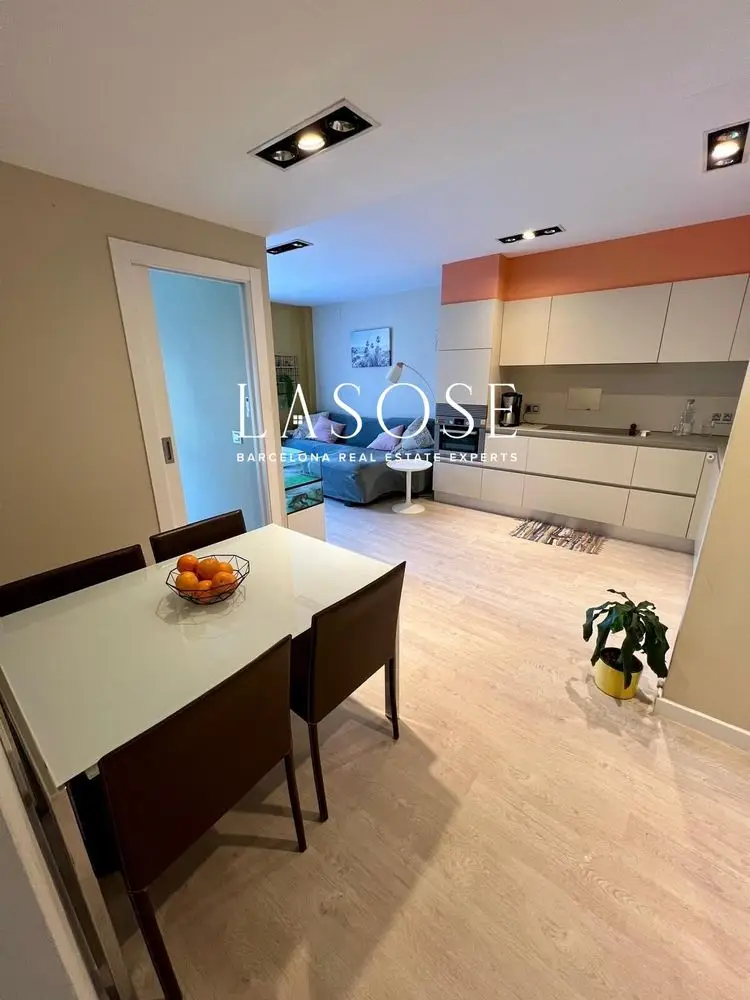 Apartamento 90m2 en Gracia con Terraza y Piscina - Disponible Agosto