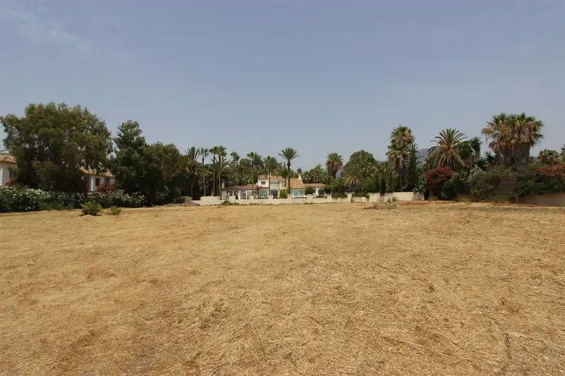 Terreno Frente al Mar Estepona 4 Chalets