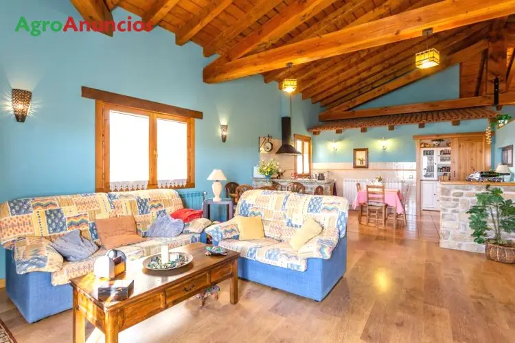 Venta  de Chalet de piedra con vistas a la montaña en Navarra