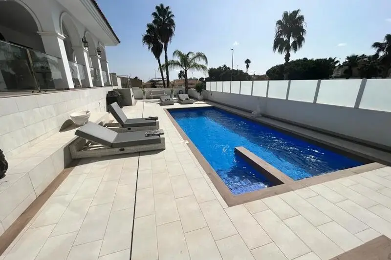 Villa de Lujo 4 Dormitorios Ciudad Quesada