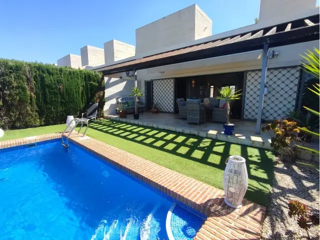 Casa-Villa de 2 Dormitorios en venta Peraleja Golf, España