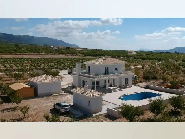 Chalets de Lujo en Pinoso con Piscina Privada