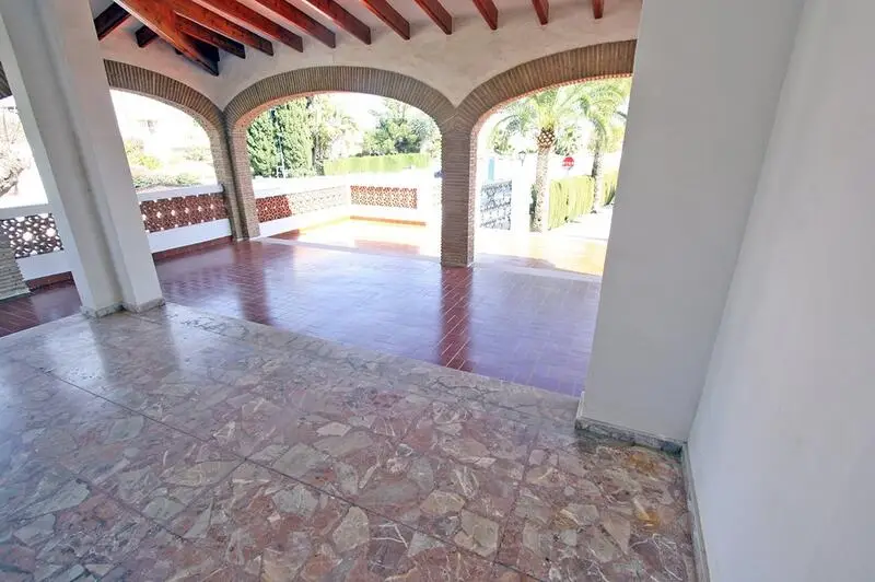 Chalet Rustico Els Poblets 4 Dormitorios Jardin Amplio