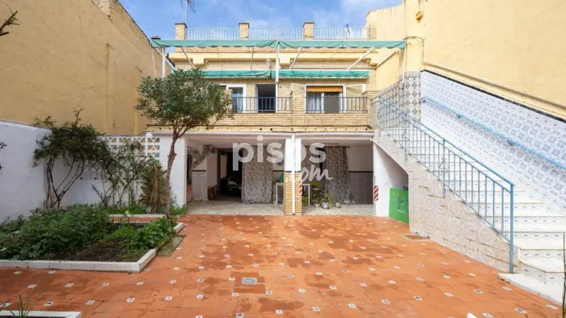 Casa en Venta en Armilla Centro Cerca del Metro