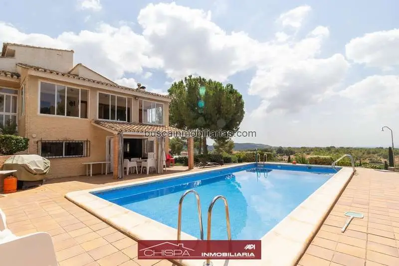 Chalet en Venta en Náquera 331m2 5 Dormitorios Piscina Jardín