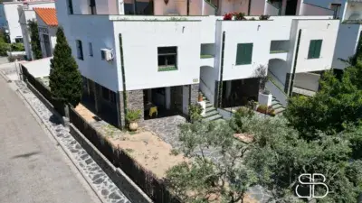 Casa en Venta Cadaques 4 Dormitorios 3 Banos Garaje Terraza